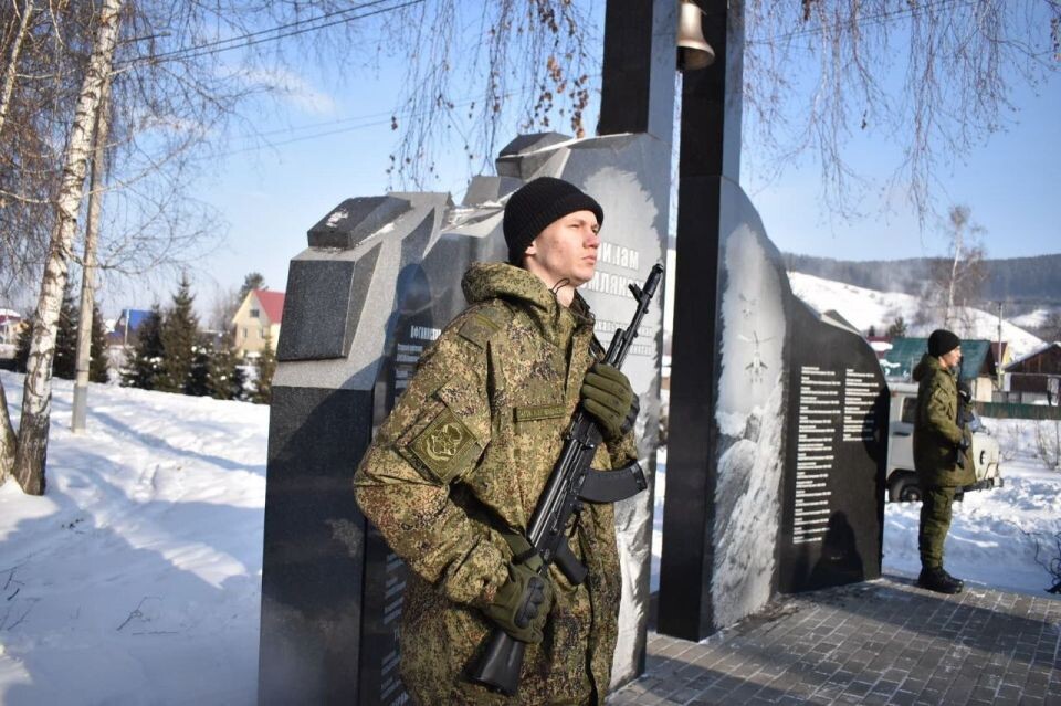    Митинг в Горно-Алтайске в память об участниках Афганской войны. Источник: Телеграм-канал мэра Горно-Алтайска Ольги Сафроновой