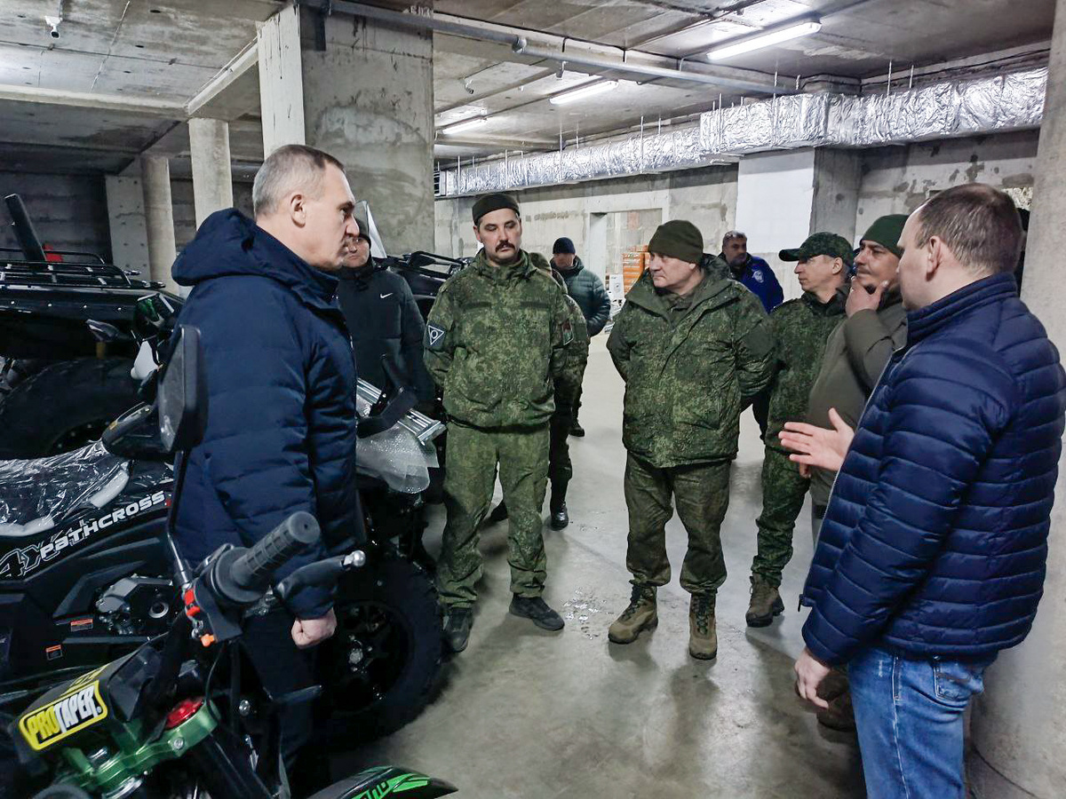    Руслан Кухарук передал бойцам из Югры партию оборудования для передовой