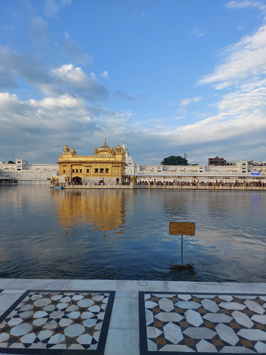 Фото из личного архива. В храм мы не пошли, в очереди можно стоять вечно, но он и так прекрасен. 