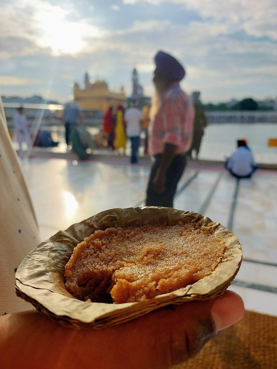 Фото из личного архива: на территории храма ПРОДАЮТ просад. Я как поняла не совсем продают - за пожертвование, как вом многих местах. 