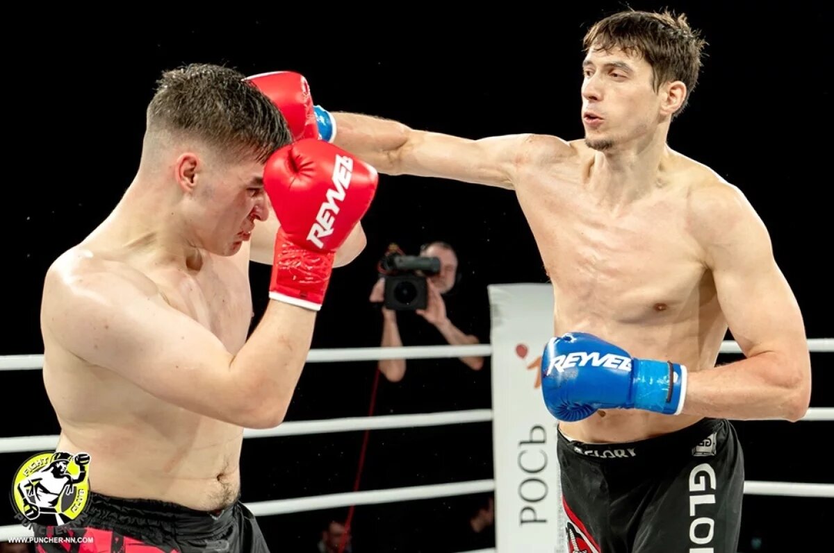    Василий Масленников (справа) будет сражаться за пояс чемпиона в тяжёлом весе.