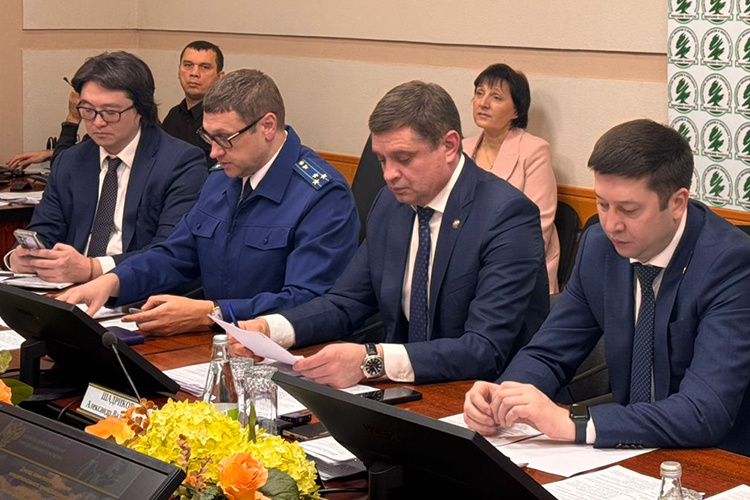    Корень многих проблем на Волге — в отсутствии единого центра принятия решений по Волжско-Камскому каскаду, считает министр экологии и природных ресурсов Татарстана Александр Шадриков.   
Фото: eco.tatarstan.ru