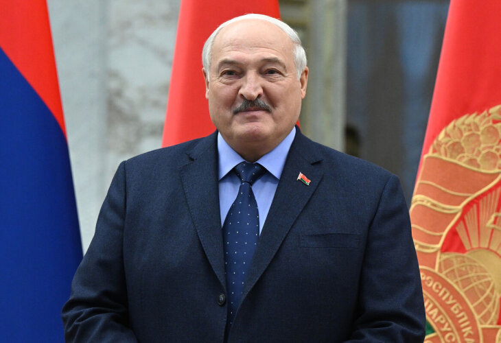 Лукашенко поздравил Антона Смольского с победой на Кубке сильнейших по биатлону