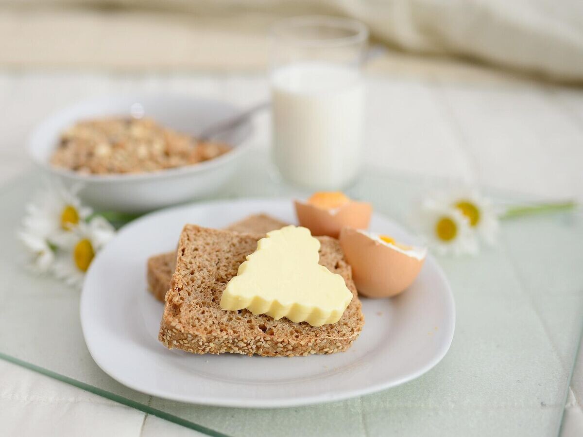    Бутерброд со сливочным маслом© Pixabay / congerdesign