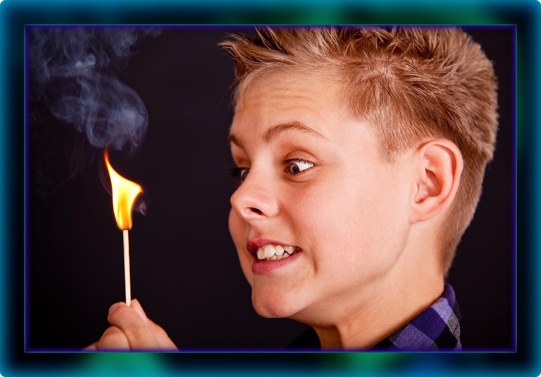 Огонь - великий провокатор для всей советской детворы! ...Иллюстрации - из "Яндекс.Картинок"