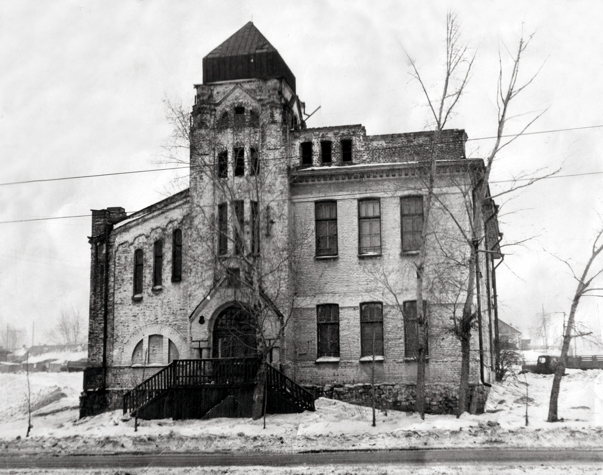 Архивное фото 1967 года -     здания театра 