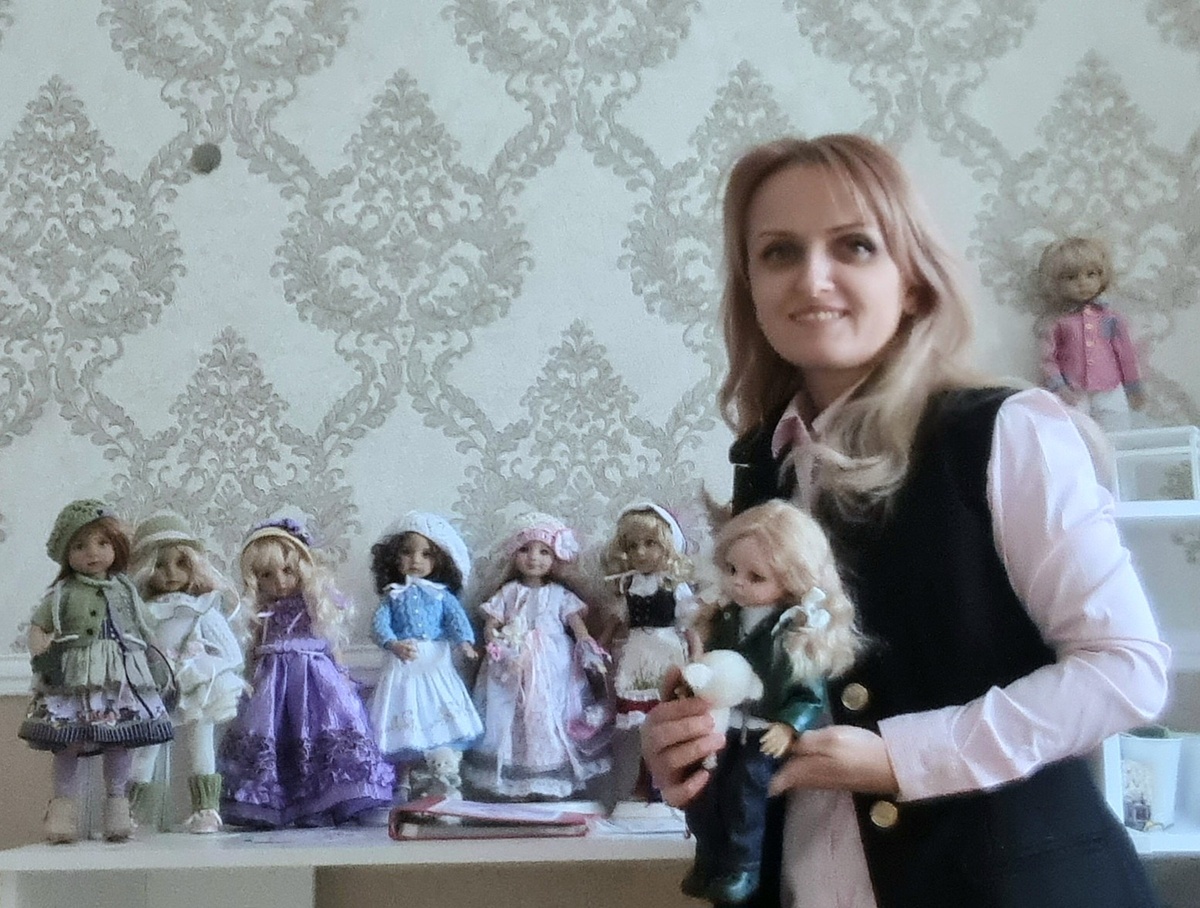 Это я на радостях готовлю своих кукол и кукол хозяйки дома.