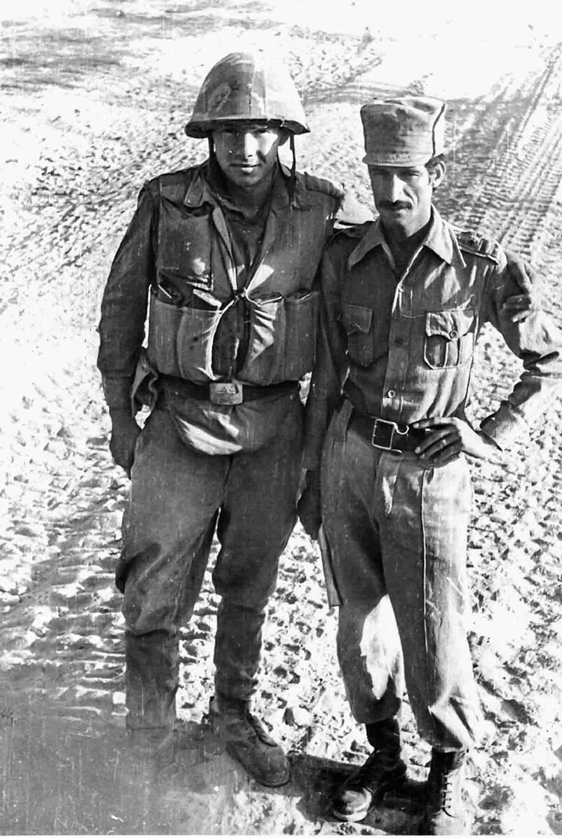 Глеб Бобров с капитаном афганских спецслужб. Окрестности Файзабада, провинция Бадахшан. Лето 1983 года