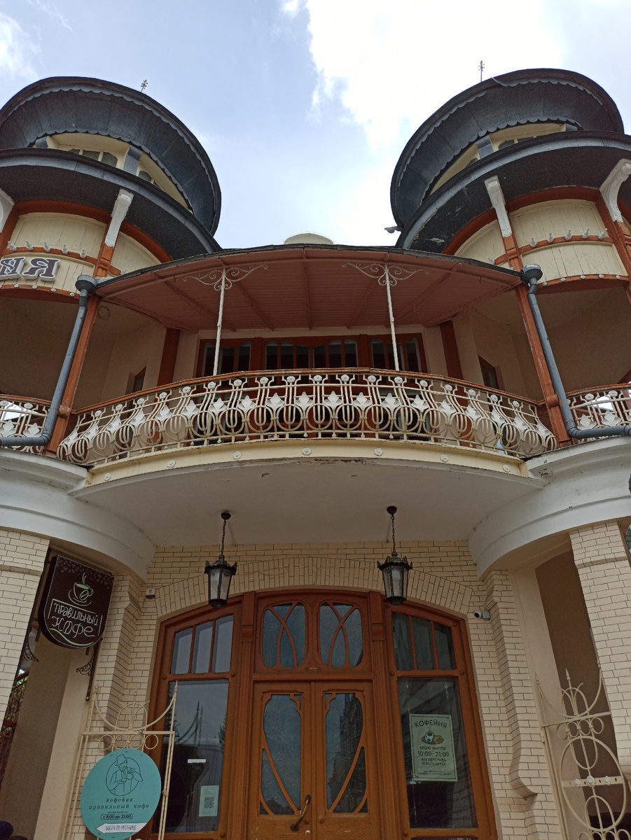 В кофейне 2 этажа