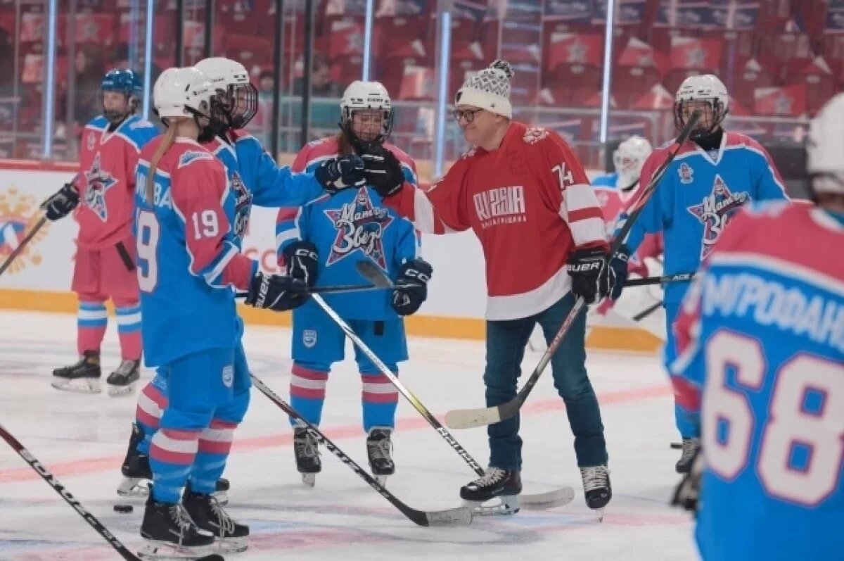    Лучшие хоккеистки России провели в Челябинске Матч Звезд ЖХЛ