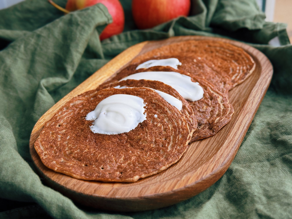 Постные яблочные блинчики из киноа и зеленой гречки 