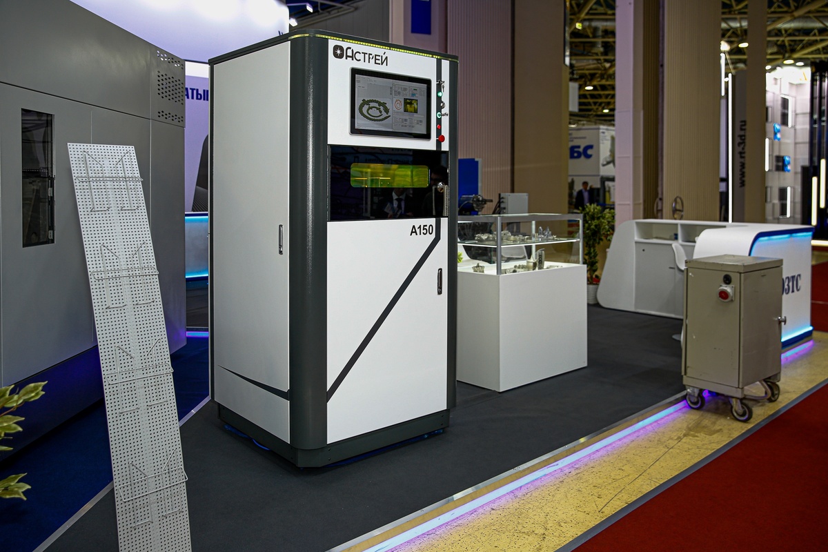 Фото с выставки, на которой анонсирован новая установка СЛП "Астрей" от ЮЖТС