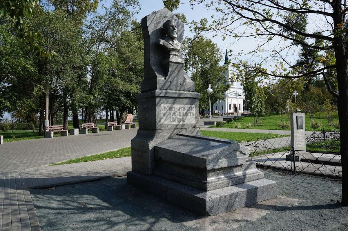 Могила писателя-публицитста Ядринцева Николая Михайловича