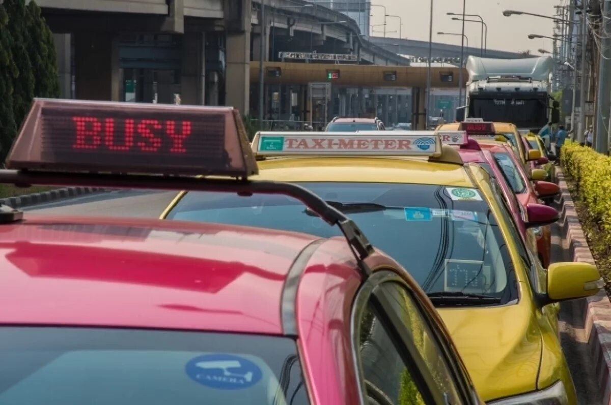    Тайскую таксистку, избившую туристку из РФ, обвиняют в похищении школьницы