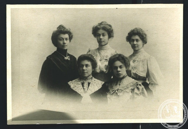 Фотография сестер Гнесиных. РГАЛИ. Ф. 2954. Оп. 1.