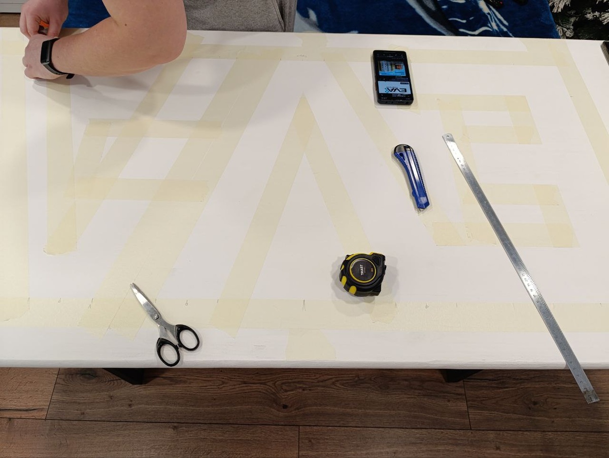 Разлиновка и проклейка скотчем.