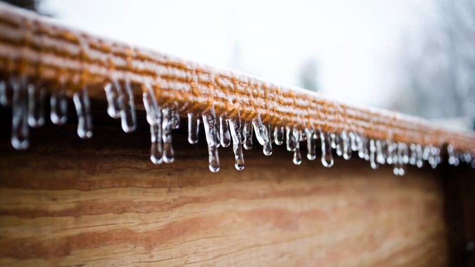    Сосульки, оттепель. Источник: unsplash.com