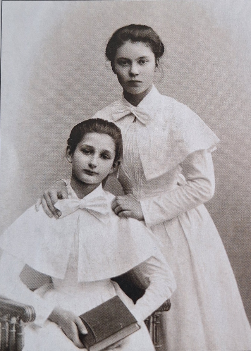 Выпускницы Смольного Института,"смолянки", начало XXв