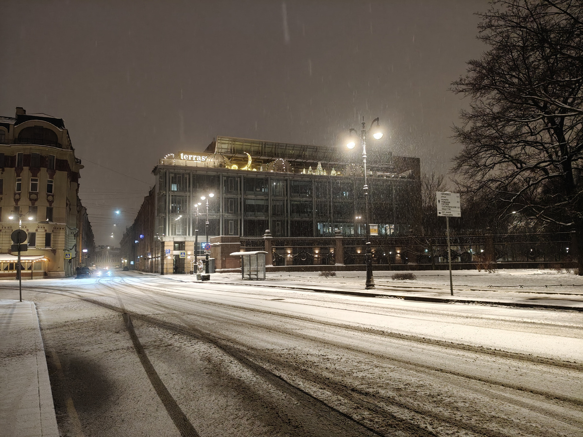 За Казанским собором