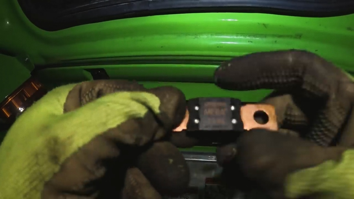 Заменили предохранитель