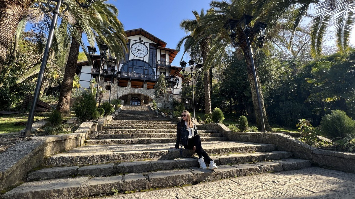 Ресторан Гагрипш в Гагре. С виду красив, кухня весьма посредствена.