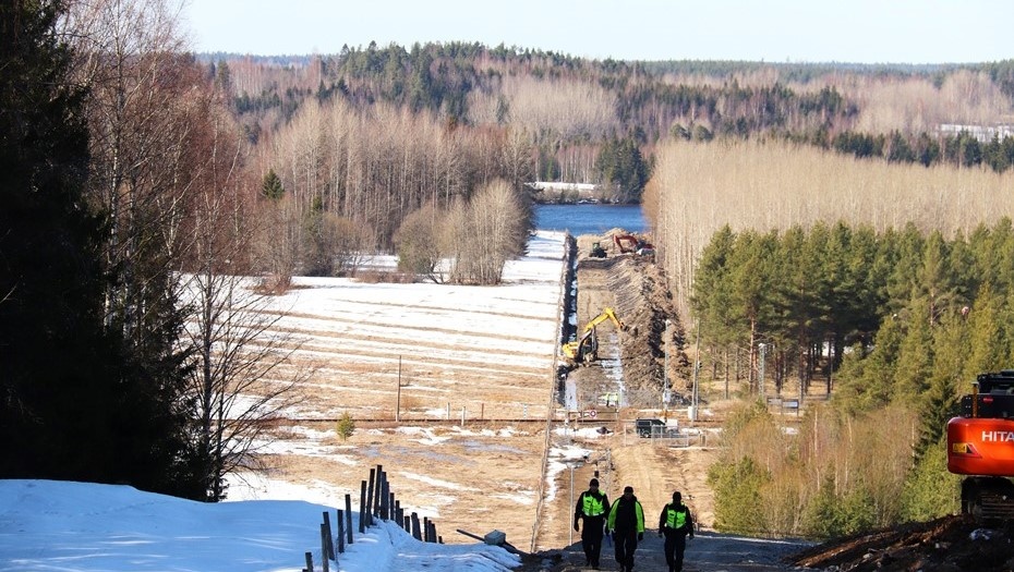    Строительство забора на границе Финляндии и России. Автор фото: Погранохрана Юго-Восточной Финляндии
