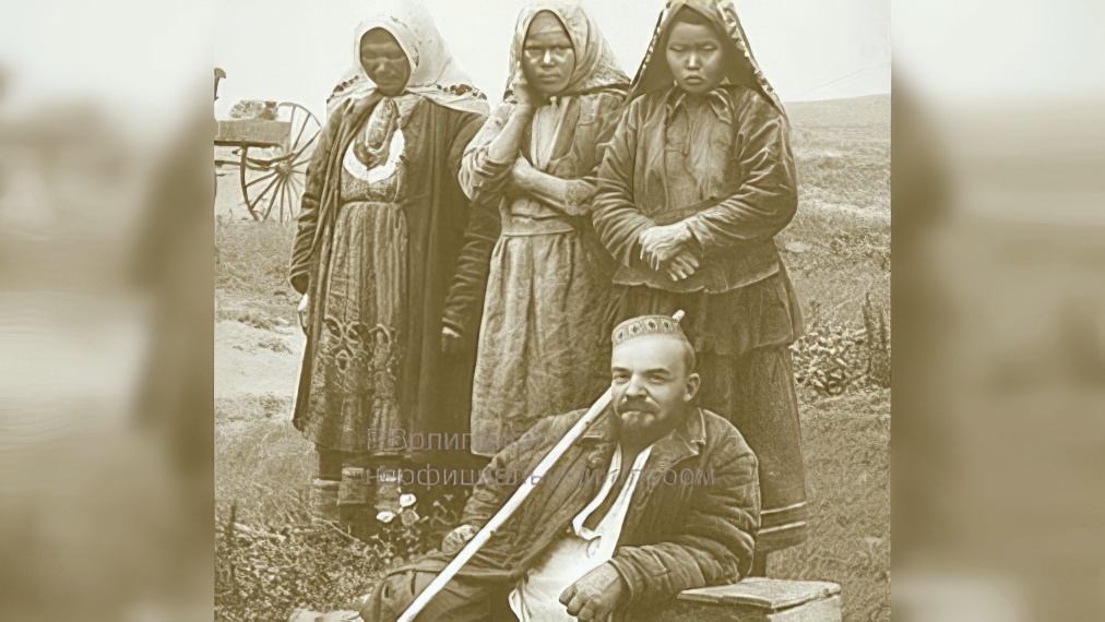 Сергей Ульянов с женами по дороге на уфимскую ярмарку, 1899 год