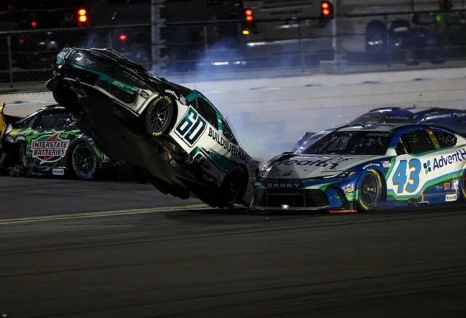    «Лист фанеры». Жуткая авария в гонке NASCAR в ДайтонеNASCAR