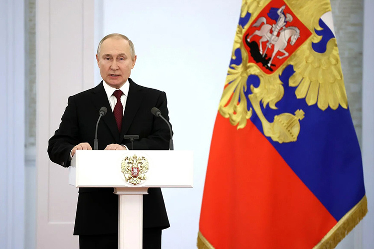    По словам Путина, сегодня «настоящей элитой являются участники боевых действий». Президент поручил с 1 марта прошлого года создать специальный образовательный проект.   
Фото: kremlin.ru