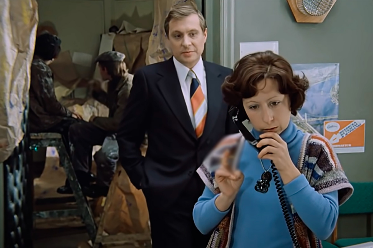 Киноконцерн «Мосфильм» / YouTube📷Кадр из фильма «Служебный роман» (1977), реж. Эльдар Рязанов