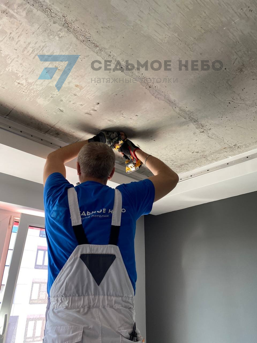 Установка натяжных потолков