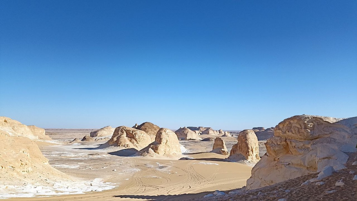 Перед въездом в Белую пустыню