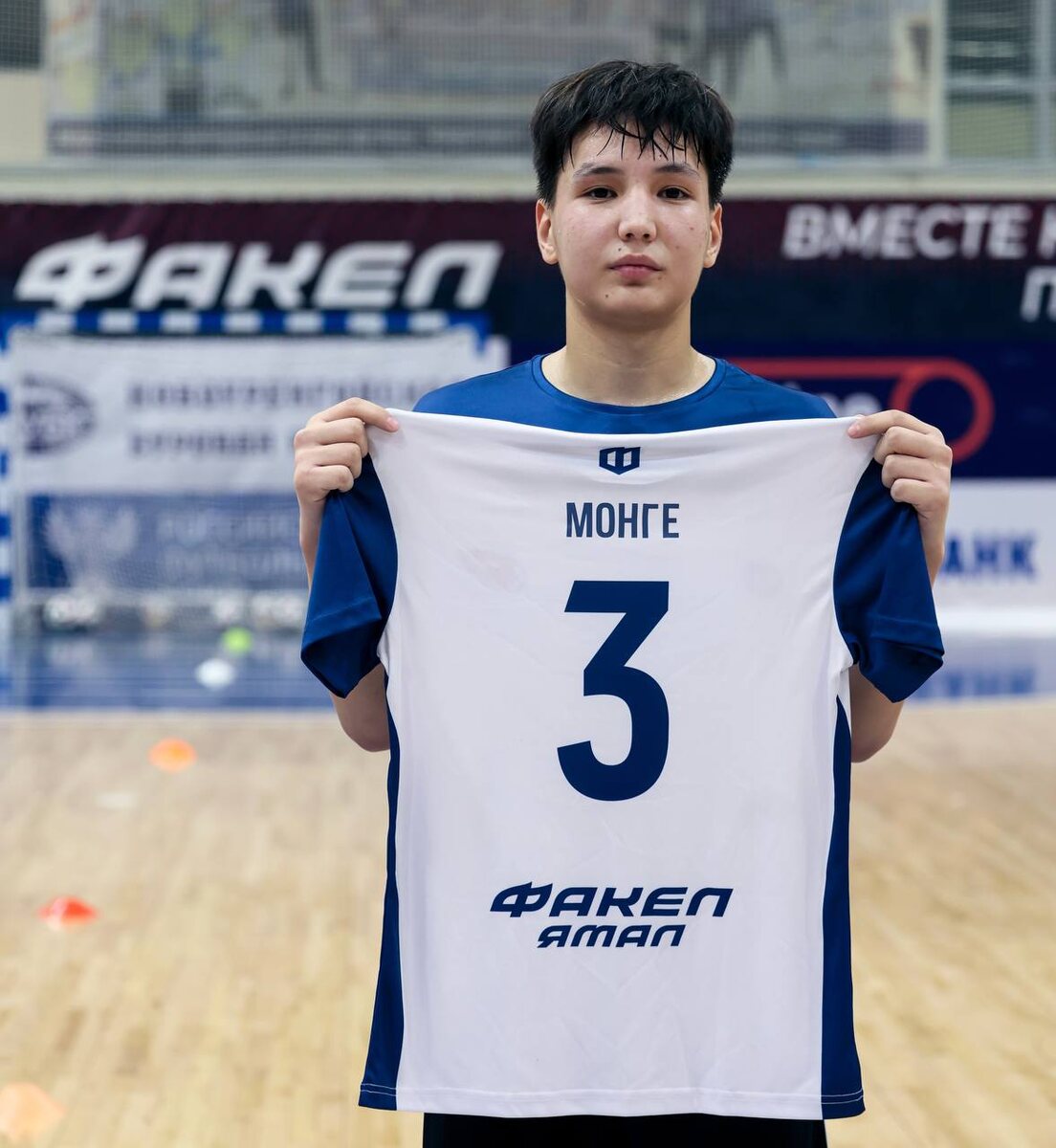 Юный тувинский футболист Цедо Монге официально стал игроком юношеской команды мини-футбольного клуба «Факел Ямал».