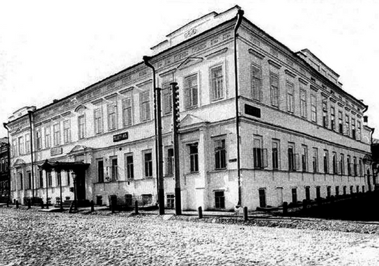 Первая телефонная станция (совр. К. Маркса, 31). Источник: https://letai.ru/birthday/