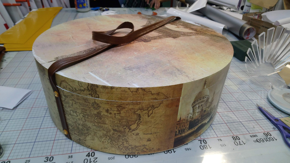 "Шляпная" коробка в винтажном стиле - подарочная упаковка.