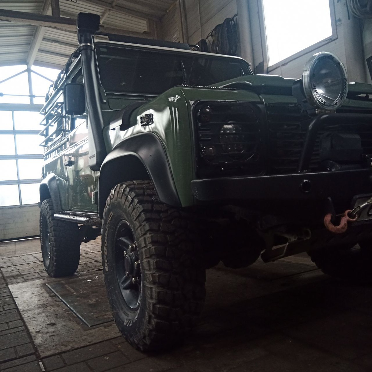 Дефендер ланд ровер