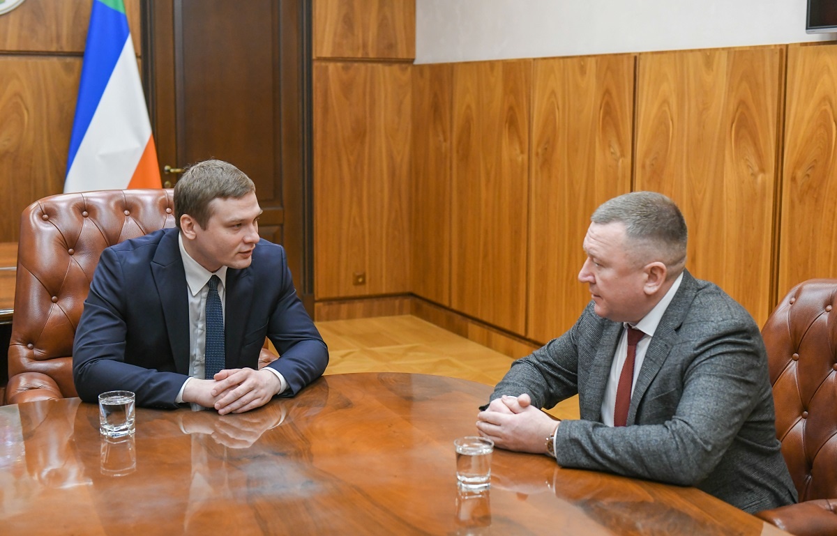 Валентин Коновалов и Дмитрий Бученик. Фото пресс-службы Главы РХ