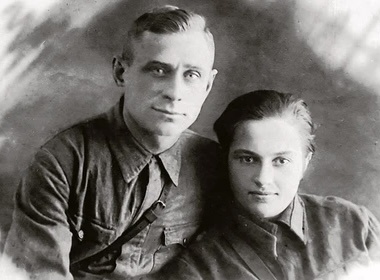 Людмила Павличенко со своим возлюбленным - младшим лейтенантом Алексей Киценко. 