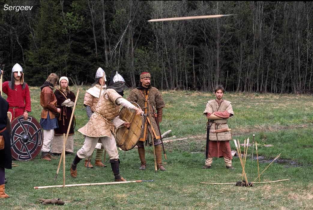 Фотки в этой статье с Вапнатинга-2004. Он был на том же полигоне, но ролевиков уже не было.