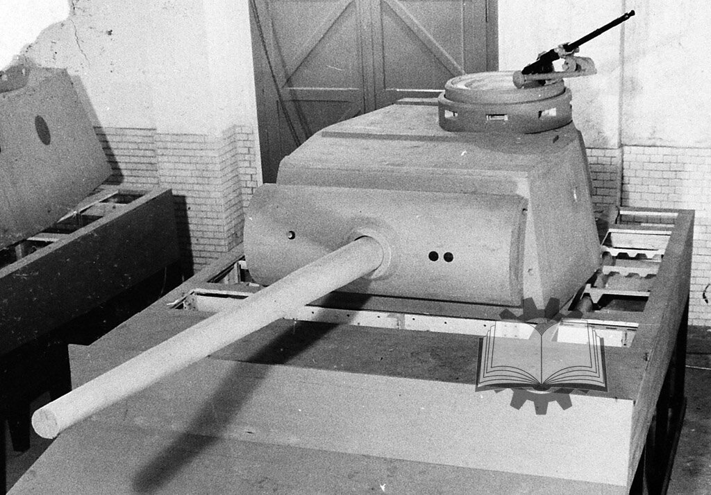 Исходно орудие проектировалось для Pz.Kpfw.VI H Ausf.H2.