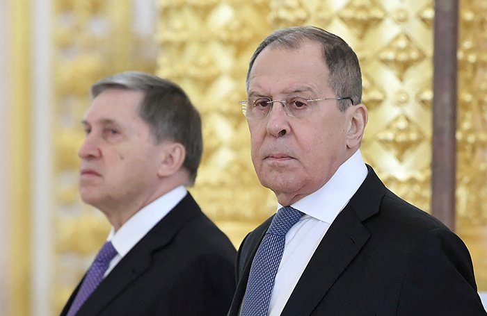    Министр иностранных дел России Сергей Лавров и помощник президента Юрий Ушаков.Sputnik/Aleksey Nikolskyi/Kremlin/Reuters