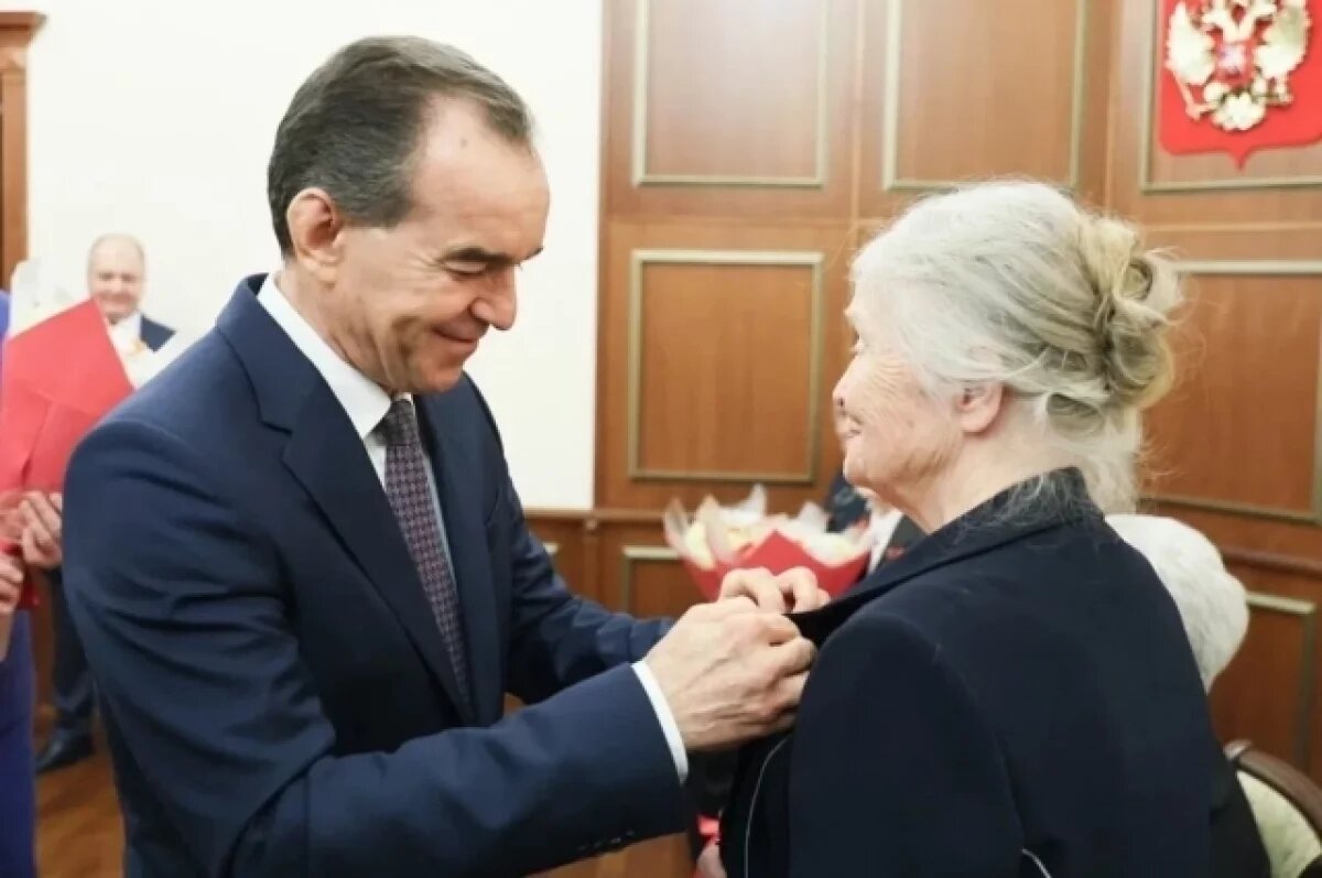    На Кубани ветеранам вручили медали «80 лет Победы в ВОВ»