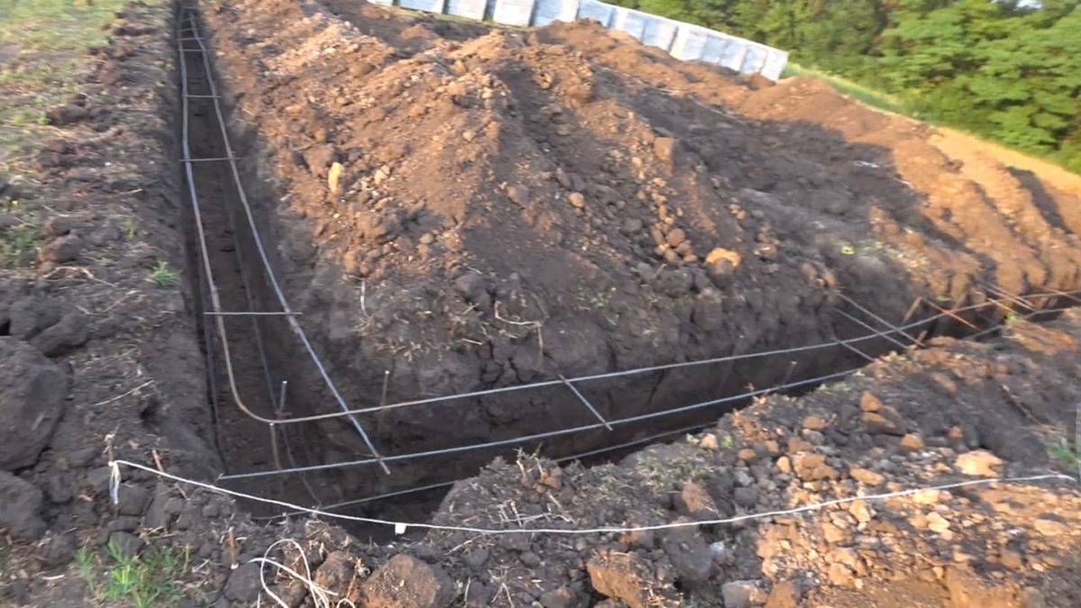 Колхозная лента под трактор.