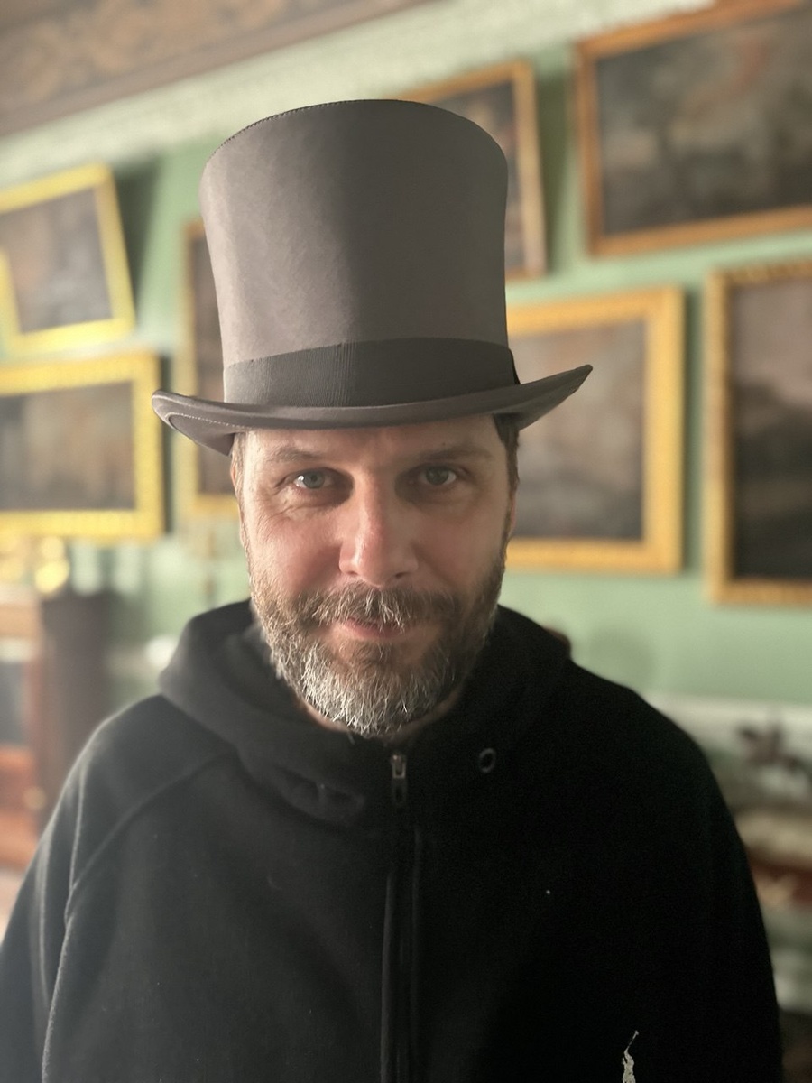 Режиссер Владимир Щегольков на съемочной площадке сериала