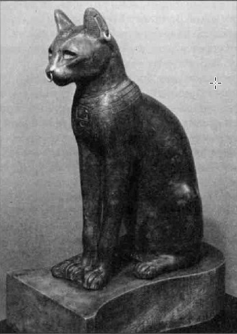 Священная египетская кошка, так называемая Кошка Гейера-Андерсона (ок. 30 г. до н. э.). Британский музей