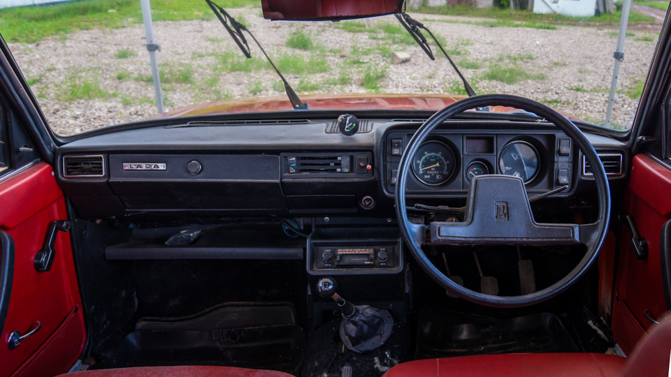 В истории отечественного автомобилестроения особое место занимают экспортные версии классических моделей ВАЗ. Эти автомобили, предназначенные для продажи за рубежом, отличались от своих собратьев для внутреннего рынка СССР рядом особенностей и комплектаций. В этой статье мы рассмотрим историю создания экспортных моделей ВАЗ, их основные характеристики, особенности и отличия от автомобилей, предназначенных для внутреннего потребления, а также версии с автоматической коробкой передач.