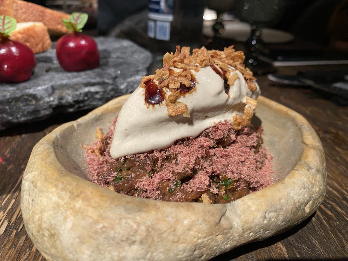 Рубанина из лося c луковым мороженым