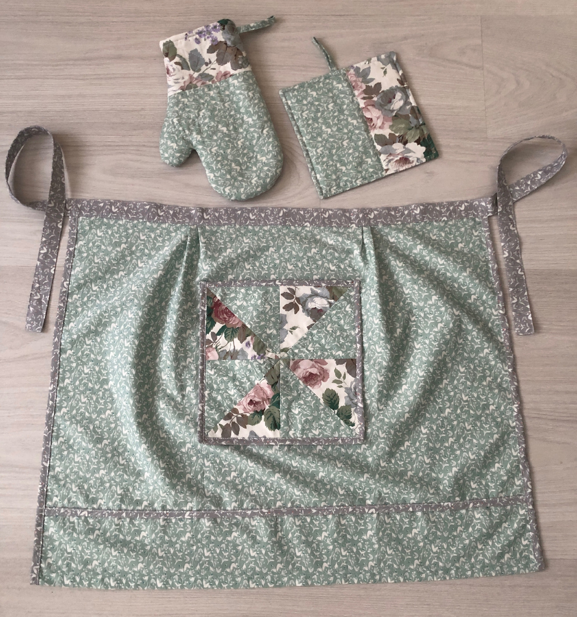 набор для кухни, фартук, прихвватка и варежка, сшила своими руками