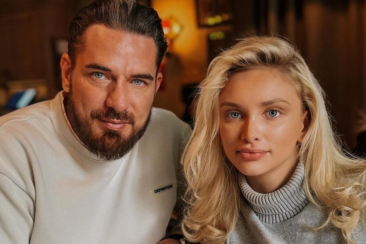    Курбан Омаров с женой Валерией Социальные сети