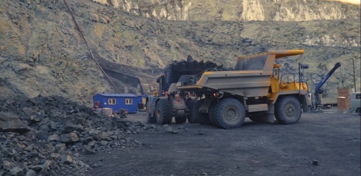 Оренбургские горняки тестируют новую технику 